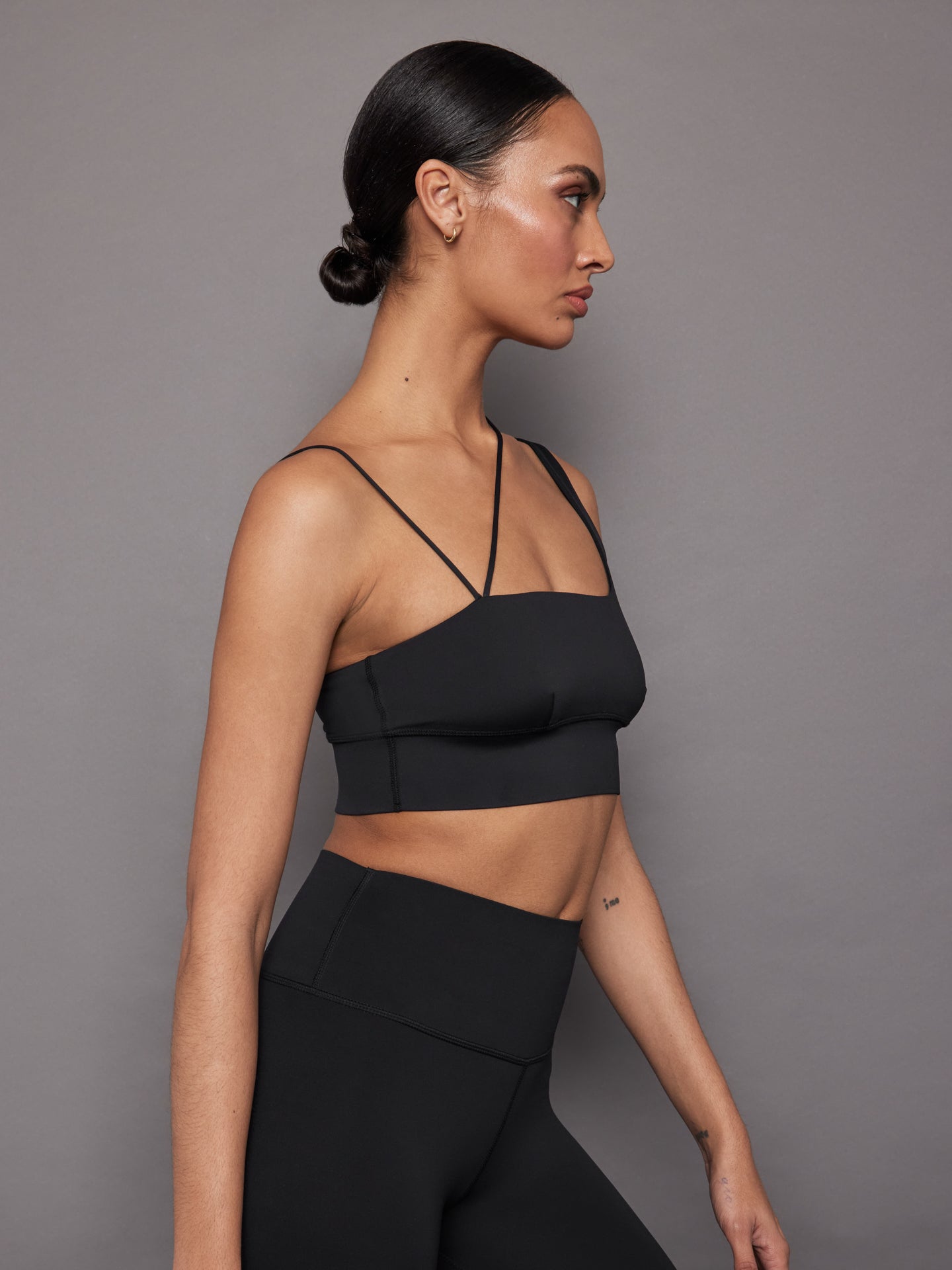 Carbon38 | Asymmetrical Strappy Bra in Diamond Compression - Black