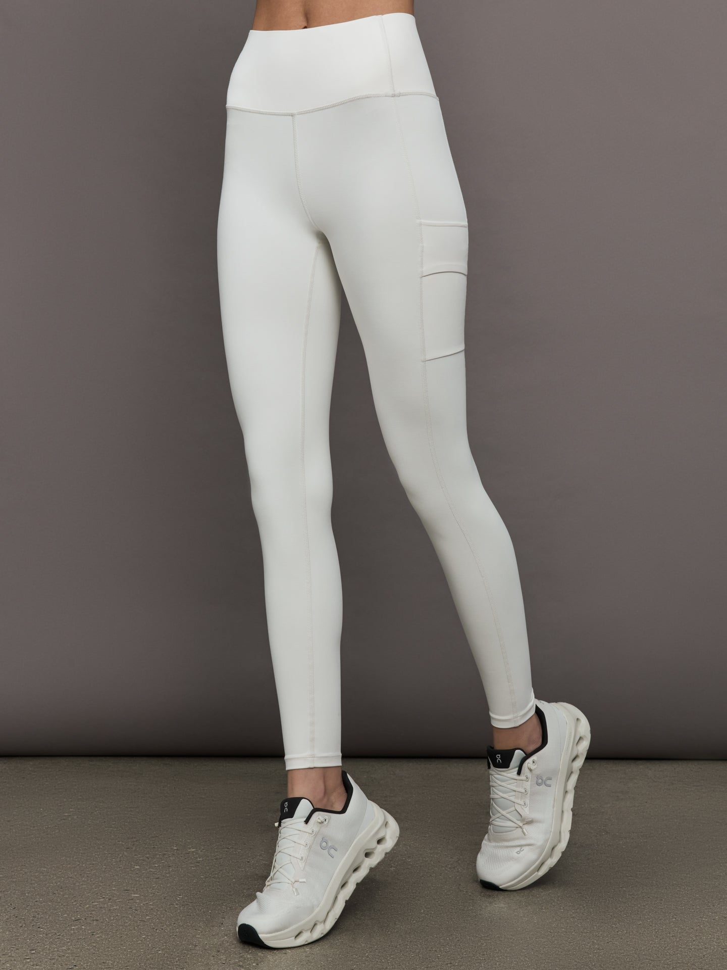 Carbon38 | High Rise Sport Pocket Legging in Diamond Compression - Cloud Dancer
