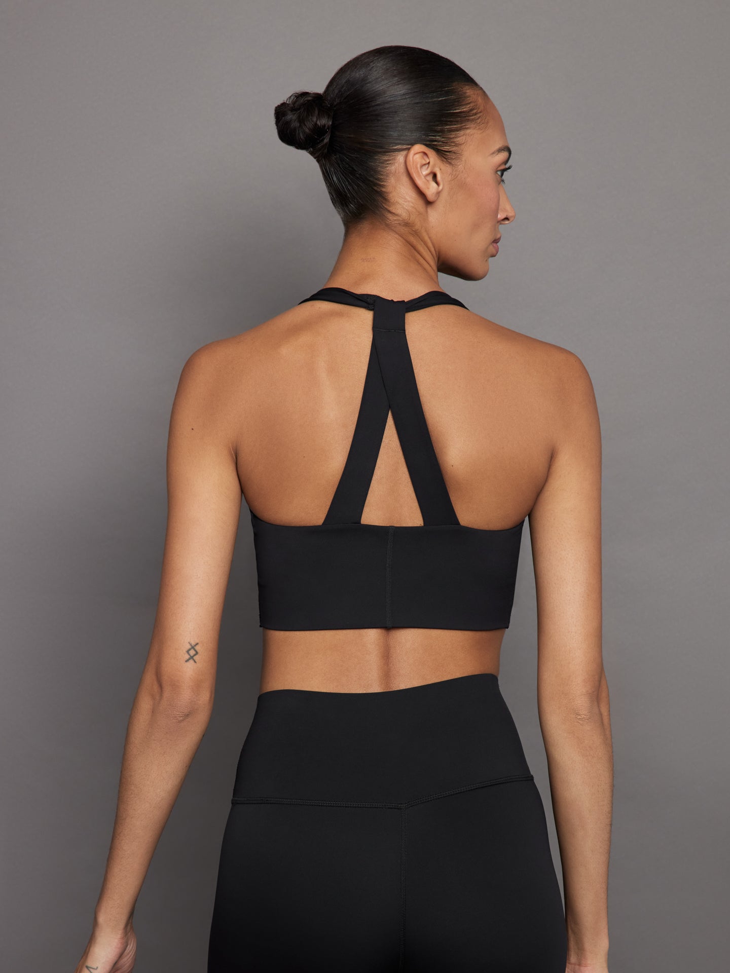 Carbon38 | T Back Bra In Diamond Compression - Black