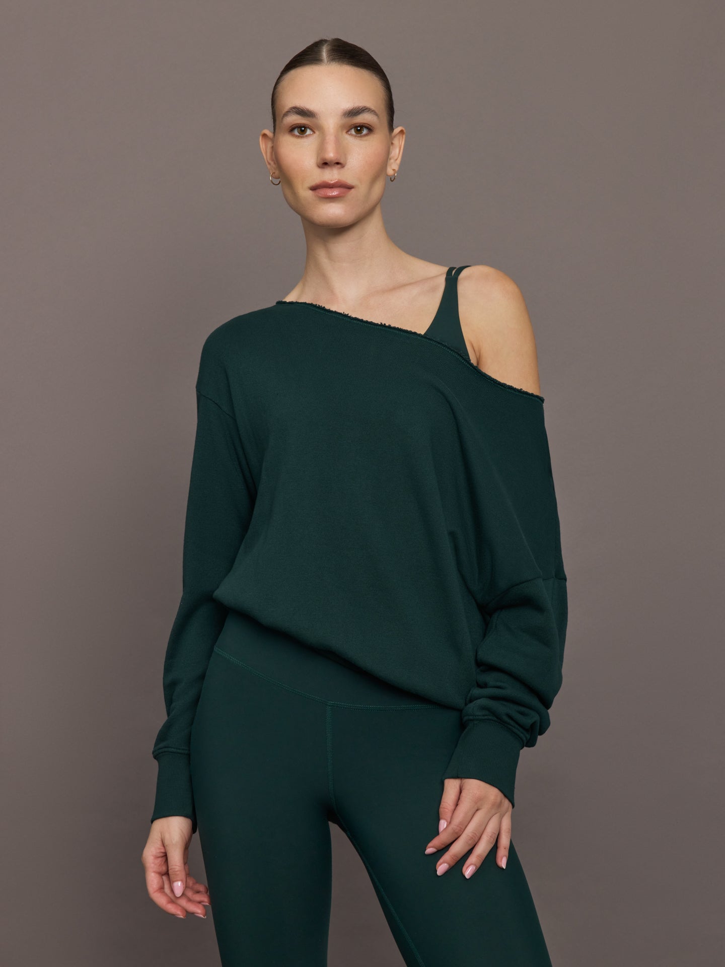 Carbon38 | Off Shoulder Sweatshirt in French Terry - Forest