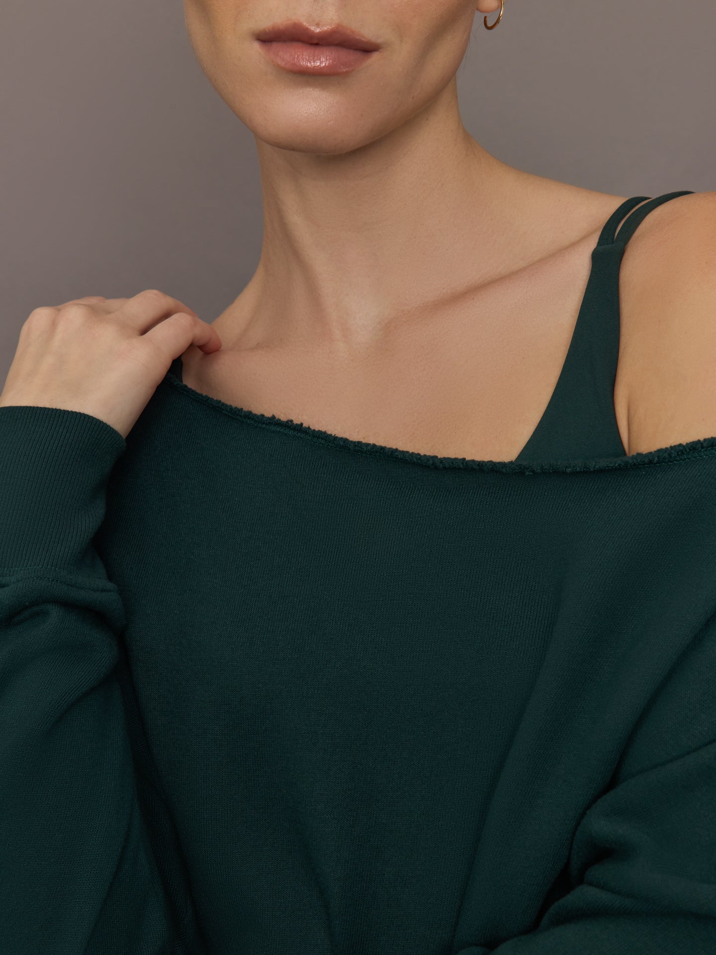 Carbon38 | Off Shoulder Sweatshirt in French Terry - Forest