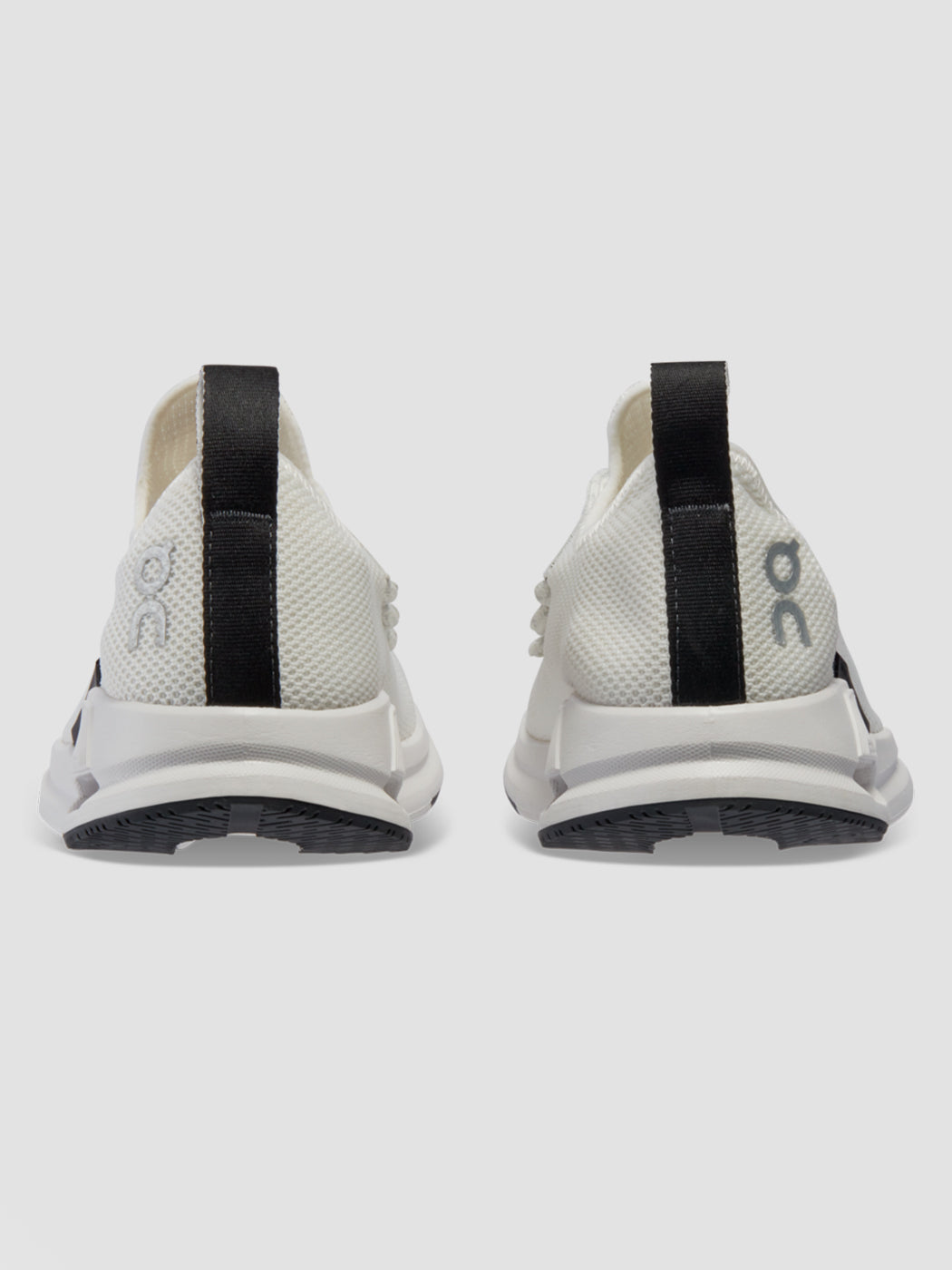 Carbon38 | Cloudeasy - Undyed-White | Black