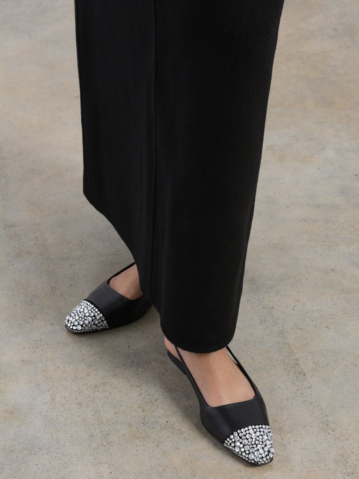 Carbon38 | Tia w/ Crystals - Black w/ Crystals