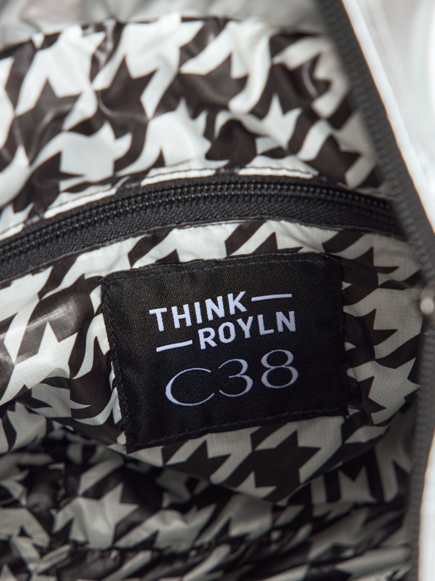 Carbon38 | Escapade Tote - Pearl Silver and Houndstooth/ Black/Black Web