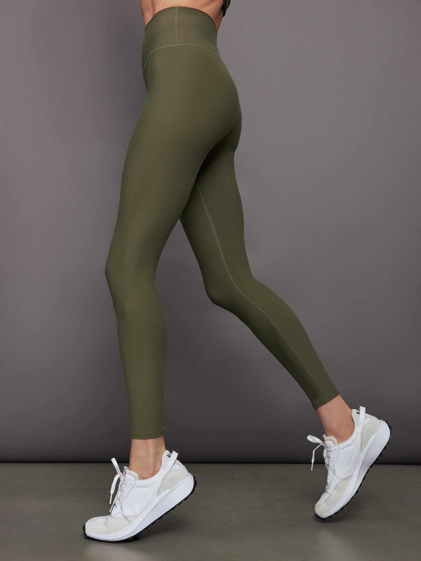 Carbon38 | High Rise Legging in Melt - Olive