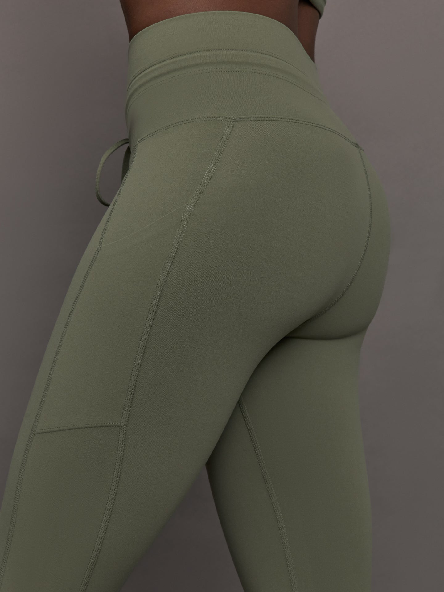 Carbon38 | High Rise Sport Pocket Legging in Melt - Moss