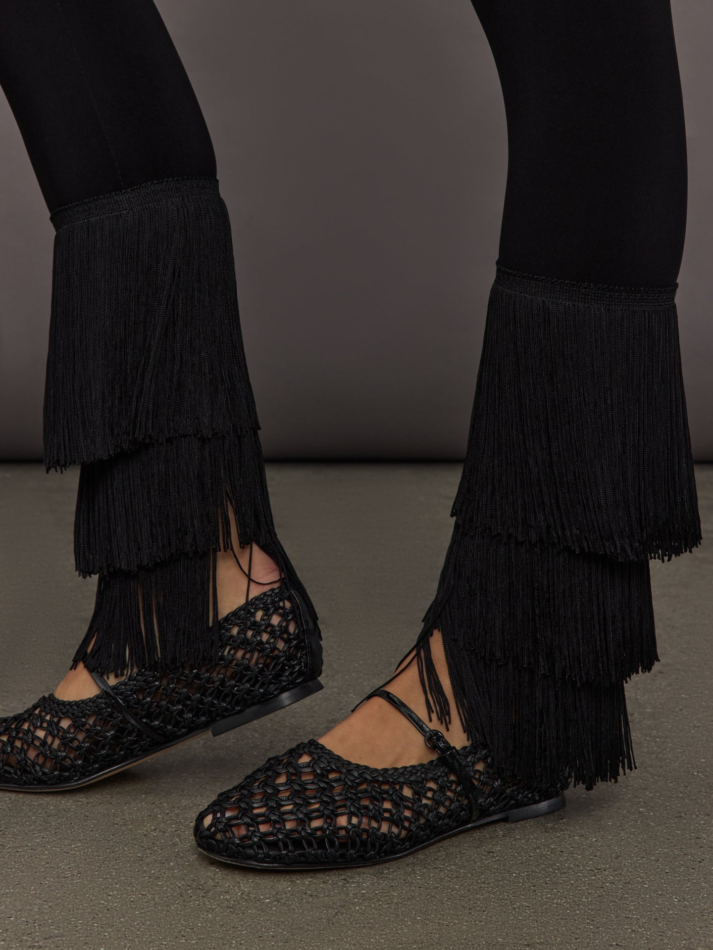 Carbon38 | Fringe Hem Cropped Legging - Black