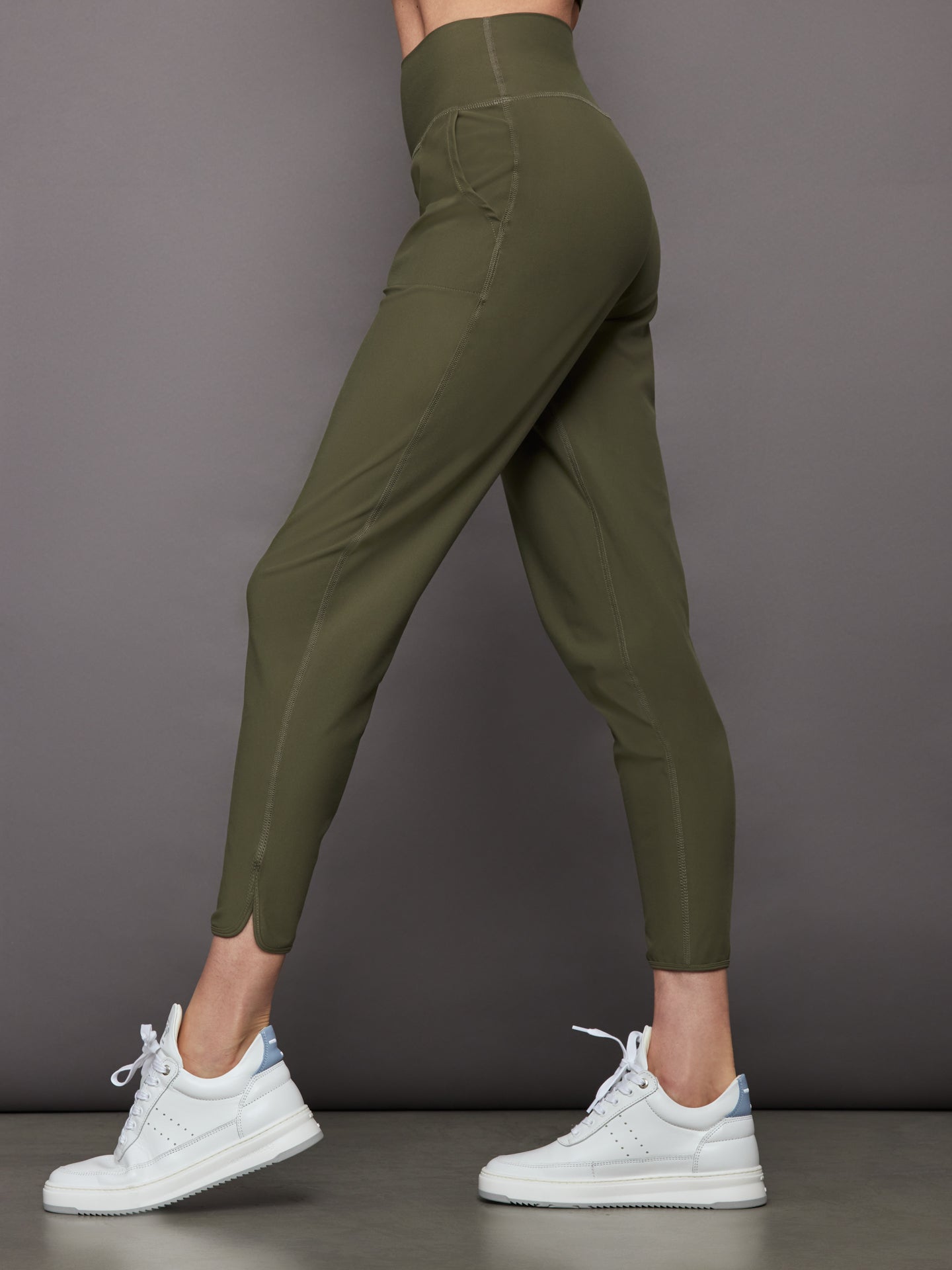 Carbon38 | Jogger in Melt - Olive