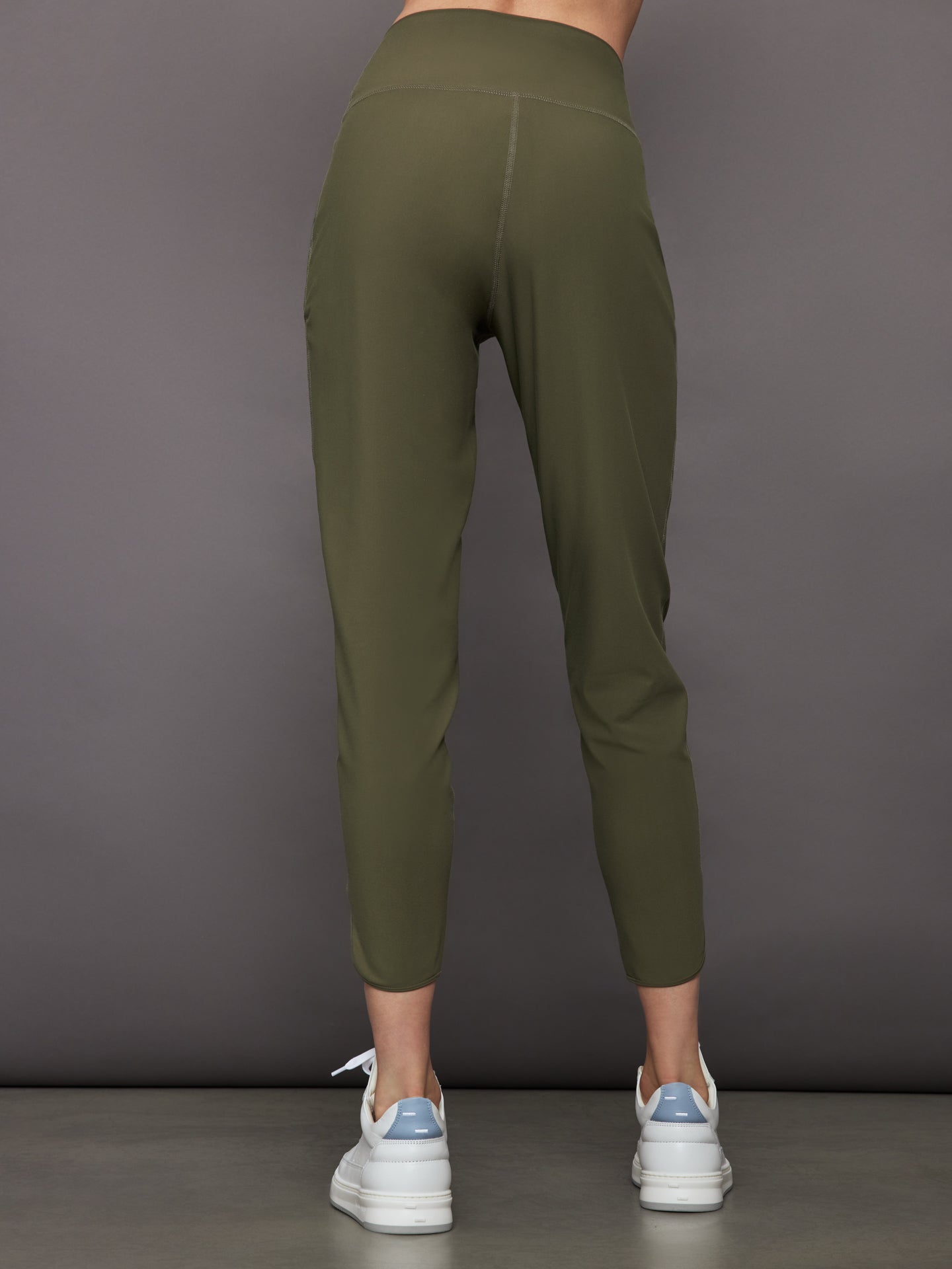 Carbon38 | Jogger in Melt - Olive