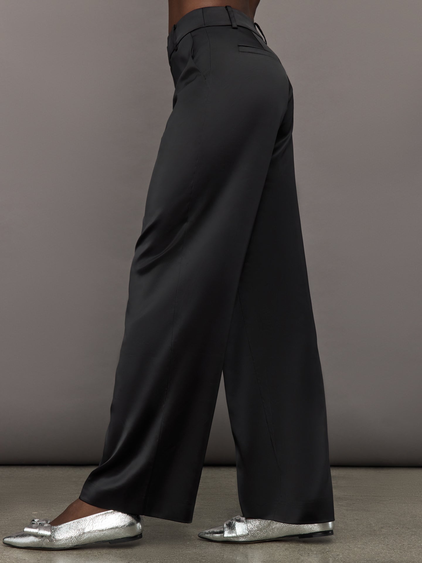 Carbon38 | Satin Straight Leg Pant - Black
