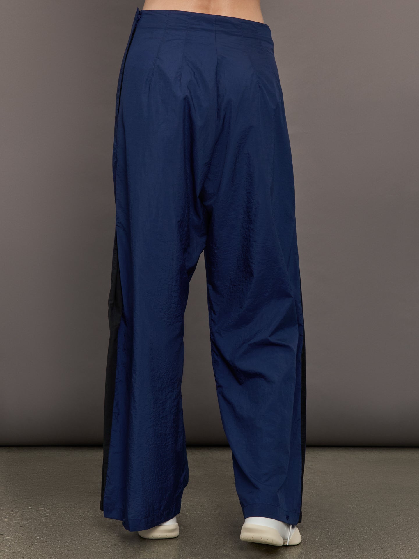 Carbon38 | Ultralight Nylon Pant - Dark Blue