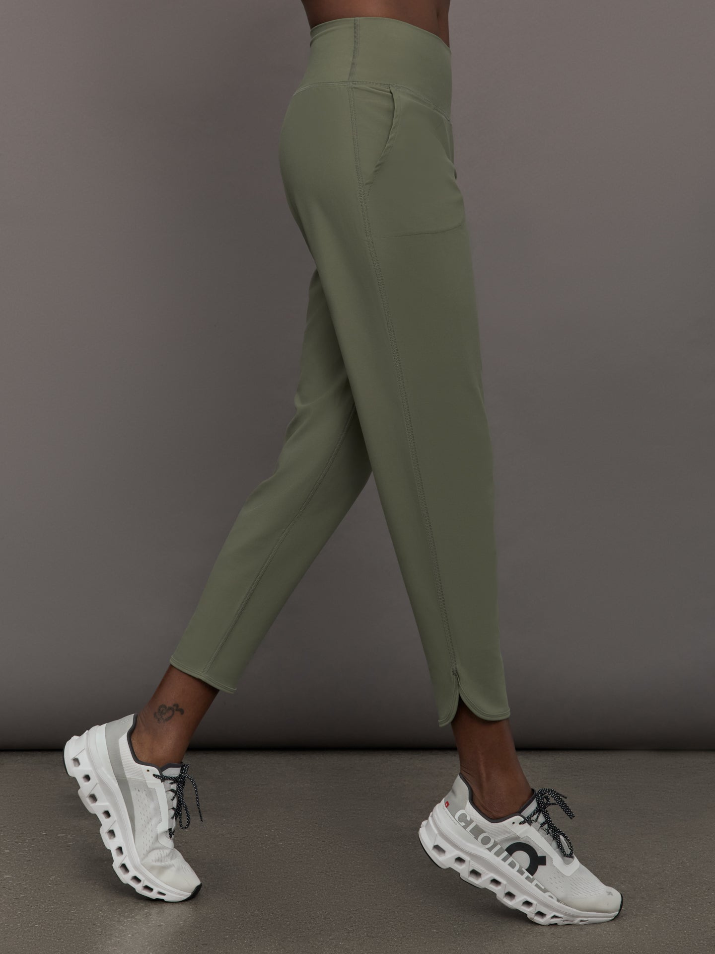 Carbon38 | Jogger in Melt - Moss