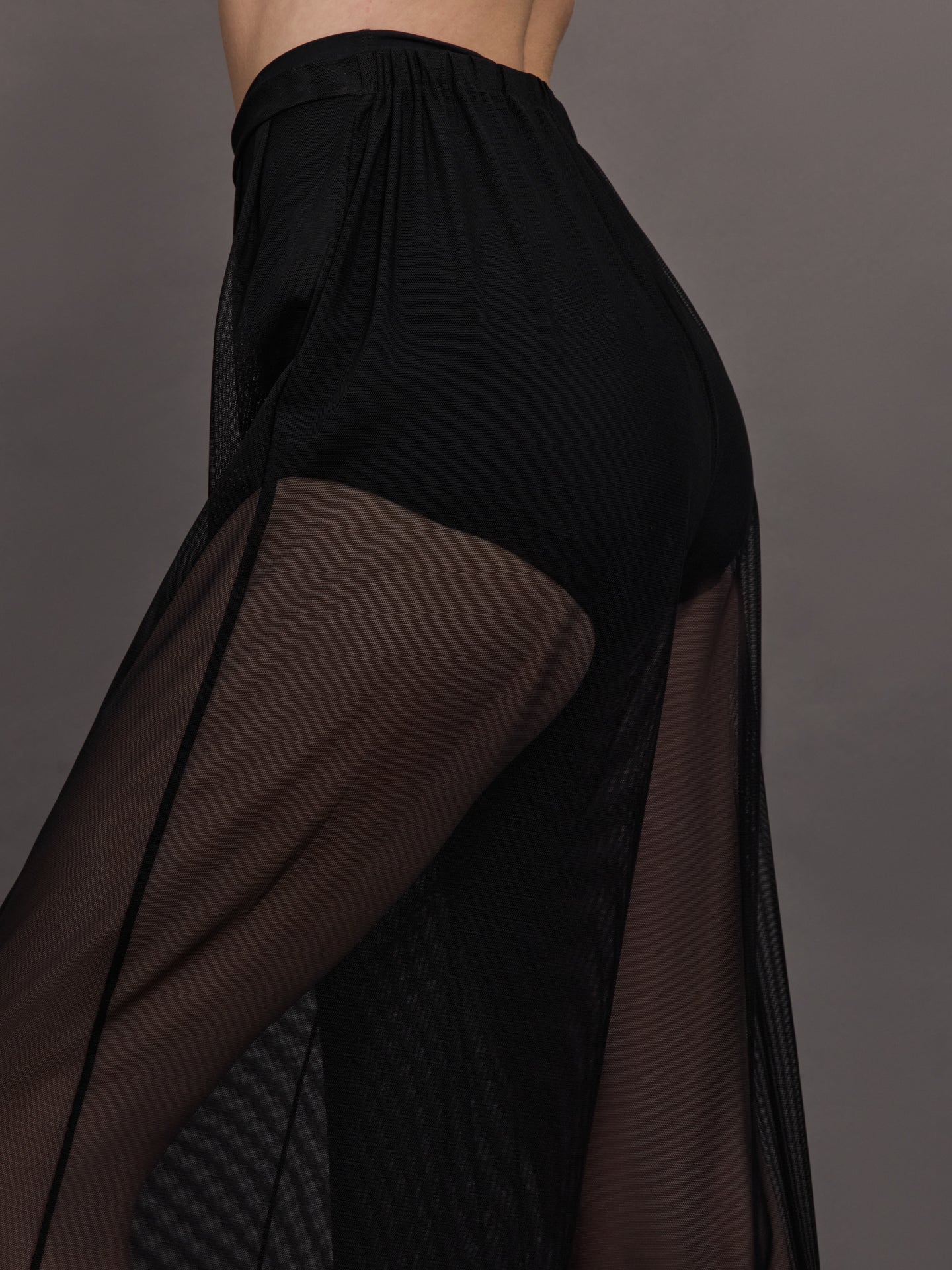 Carbon38 | Sheer Pleat Pant - Black