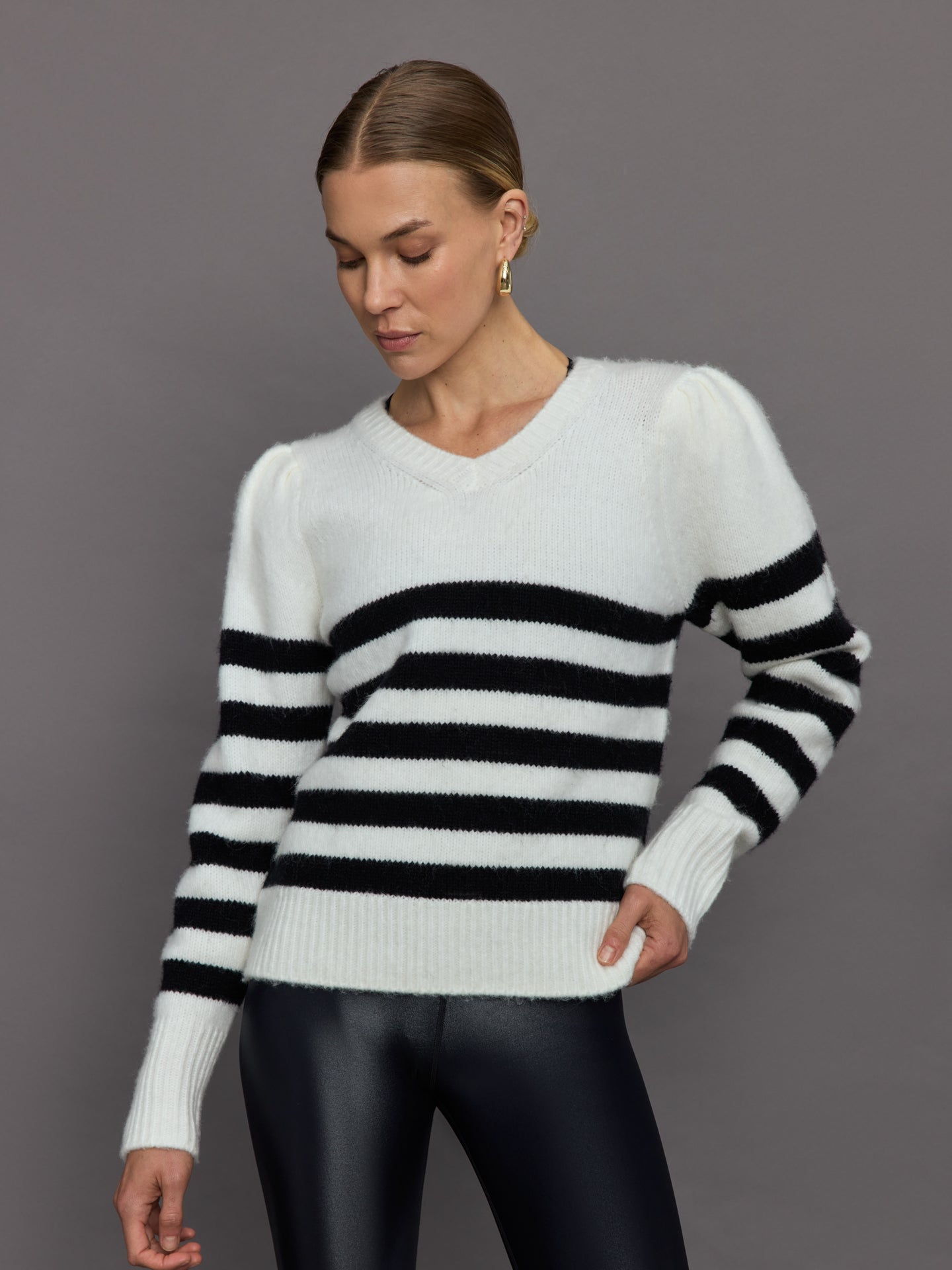 Carbon38 | Striped Puff Sleeve Sweater - Cream/ Black