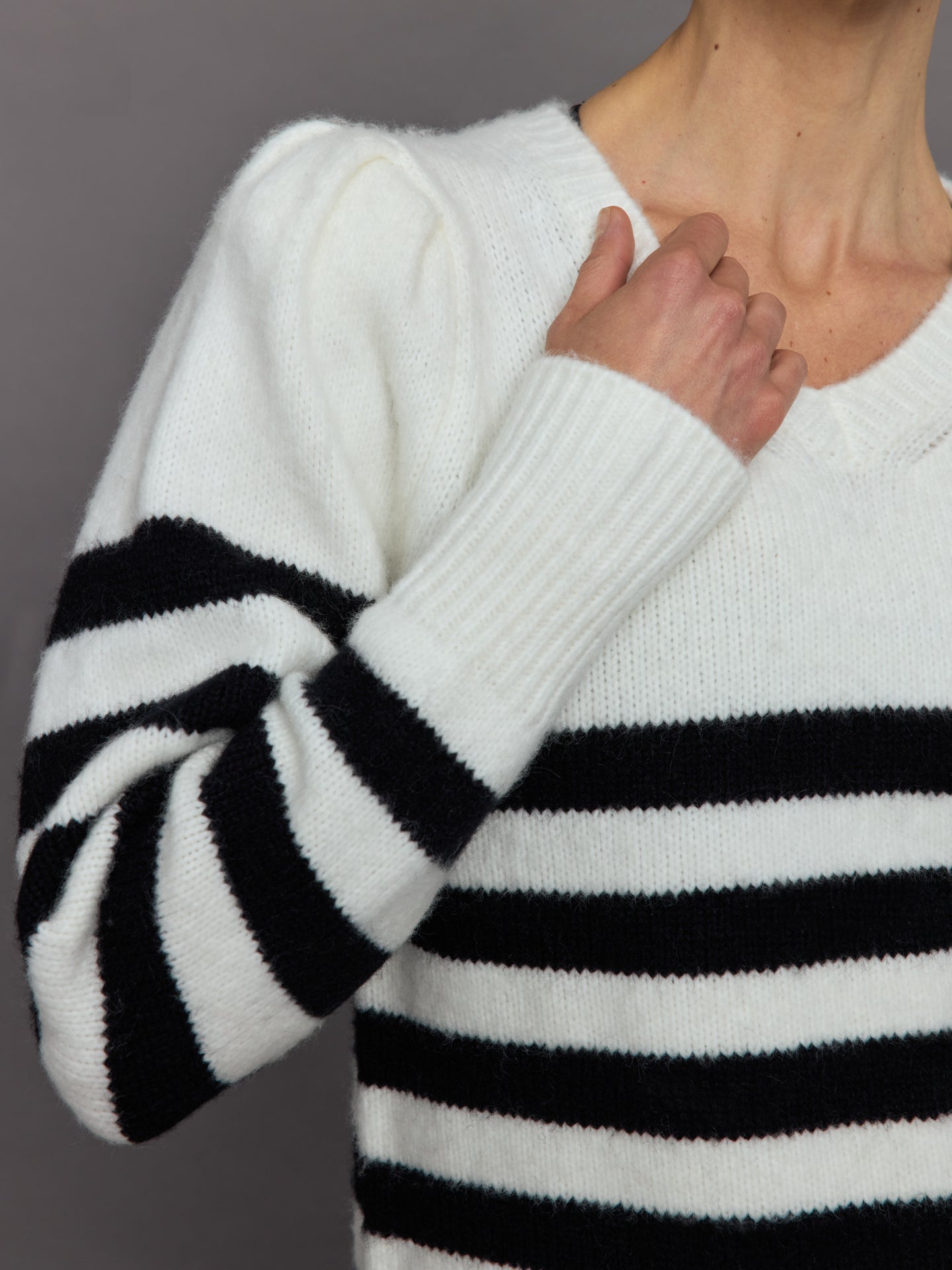 Carbon38 | Striped Puff Sleeve Sweater - Cream/ Black