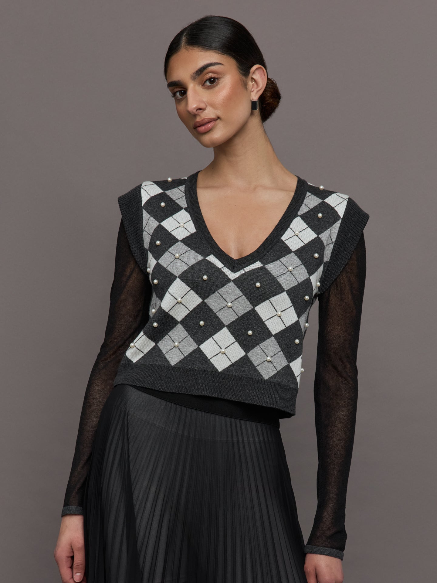 Carbon38 | Nomia Plaid Pearly V-Neck Sweater - Grey/Silver