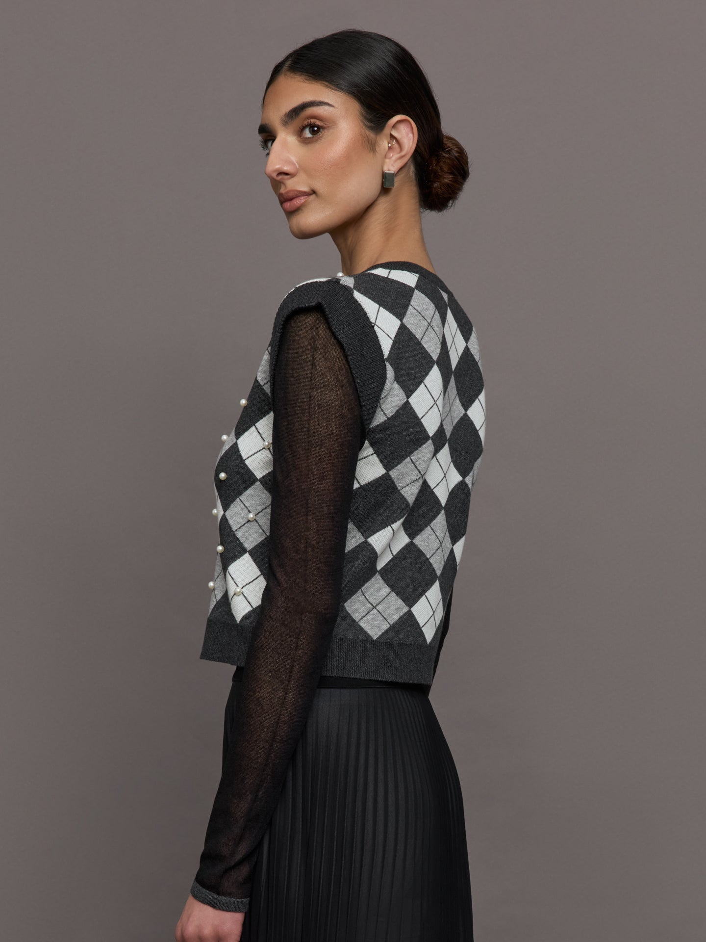 Carbon38 | Nomia Plaid Pearly V-Neck Sweater - Grey/Silver