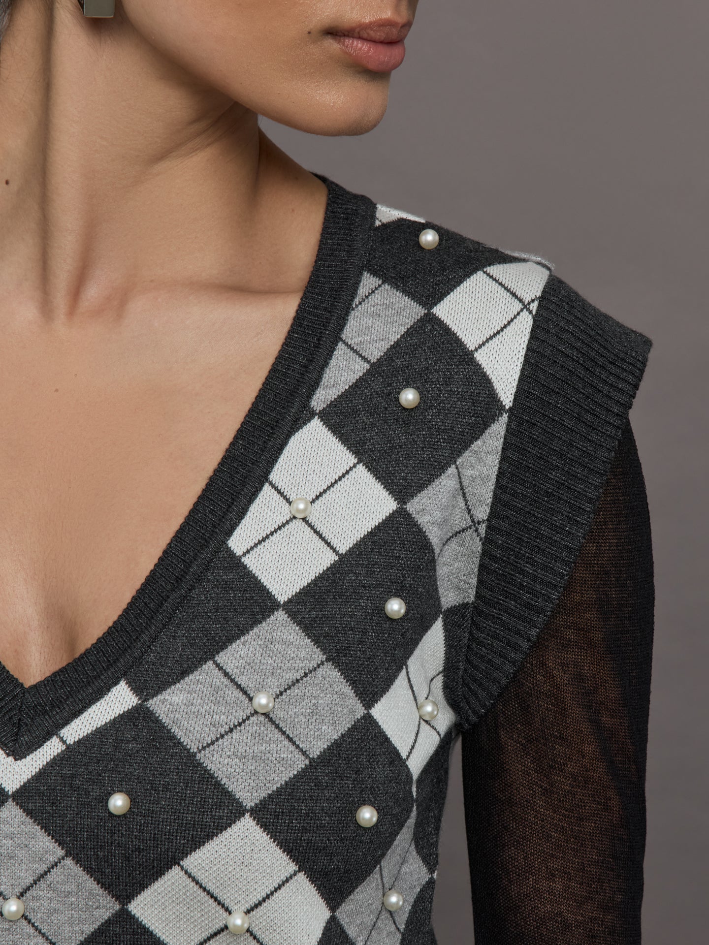 Carbon38 | Nomia Plaid Pearly V-Neck Sweater - Grey/Silver