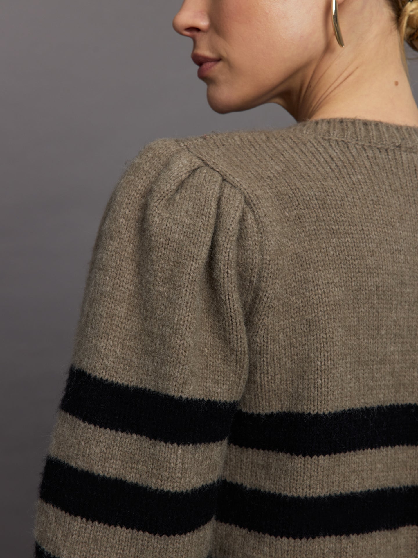 Carbon38 | Striped Puff Sleeve Sweater - Stone/ Black