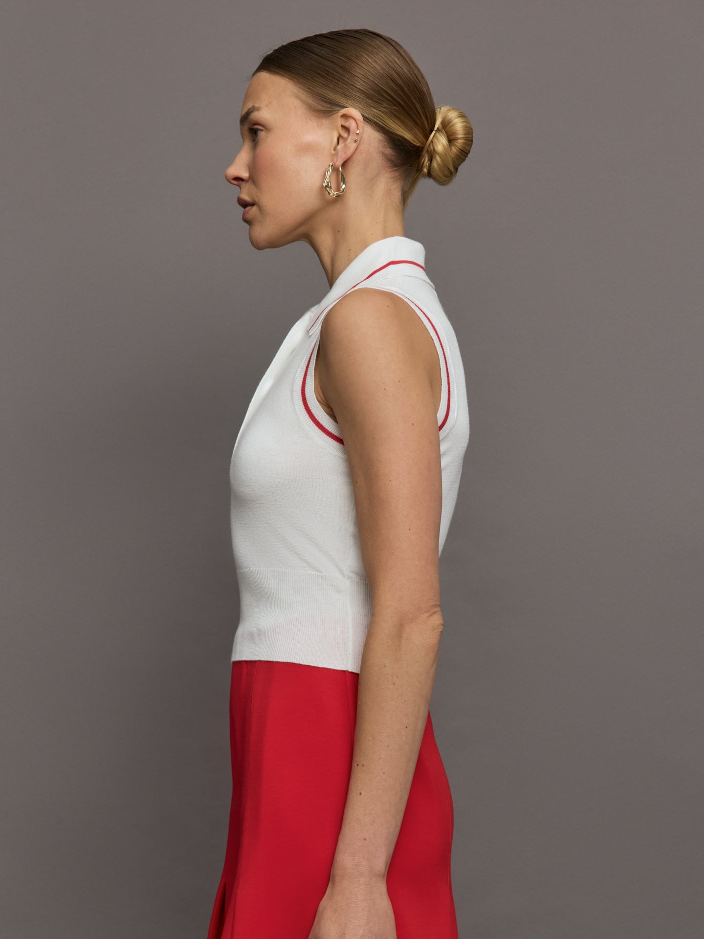 Carbon38 | Tennis Sleeveless Polo - White / Bittersweet