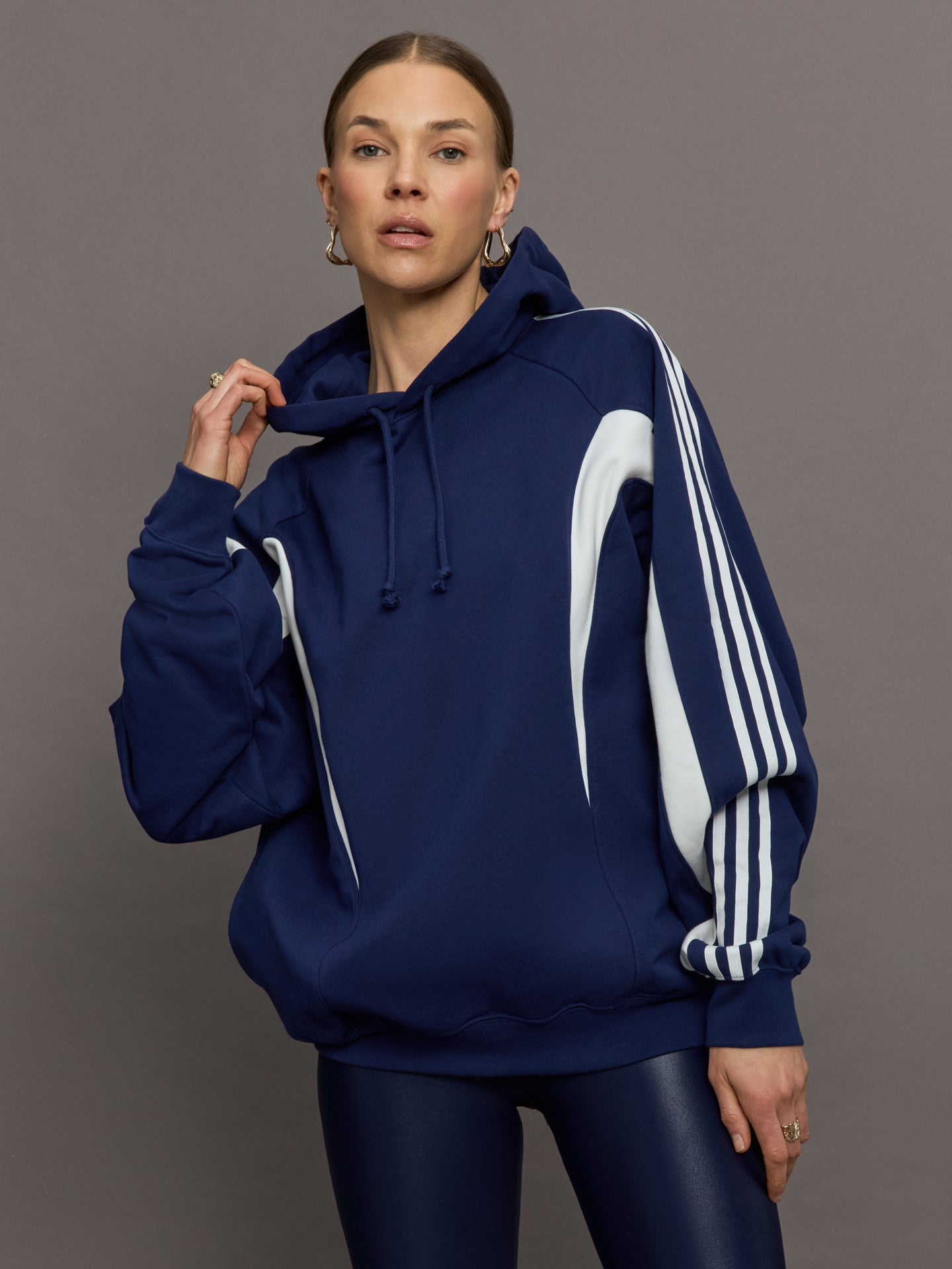 Carbon38 | U Cutline Hoodie - Dark Blue
