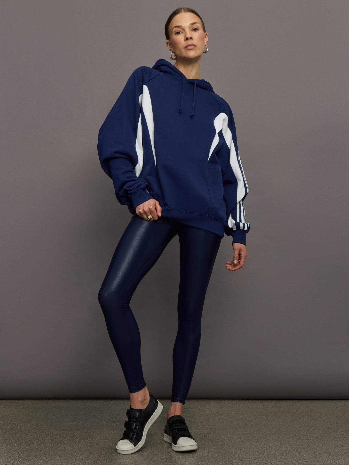 Carbon38 | U Cutline Hoodie - Dark Blue