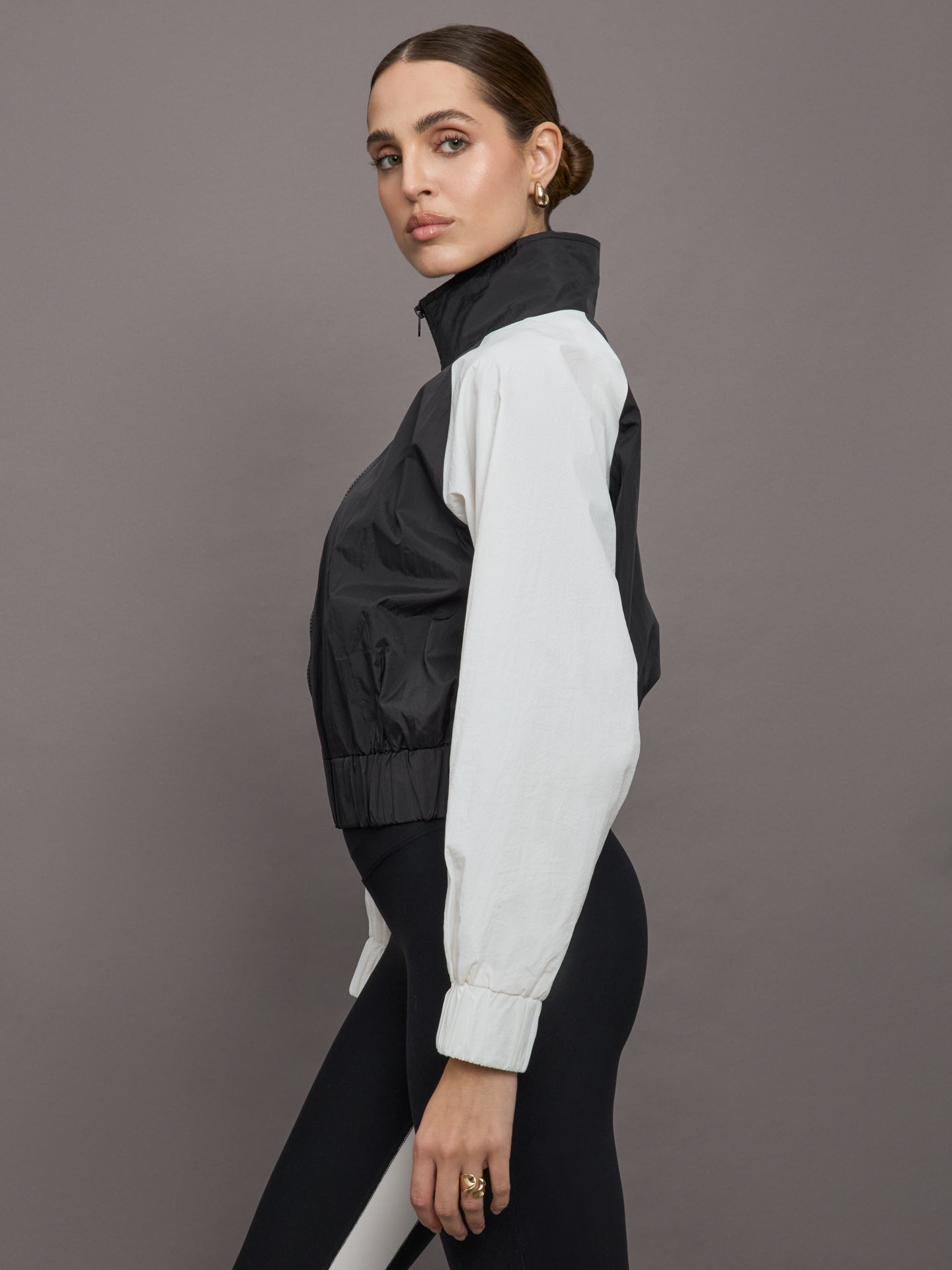 Carbon38 | Colorblock Windbreaker - Black / Cloud Dancer