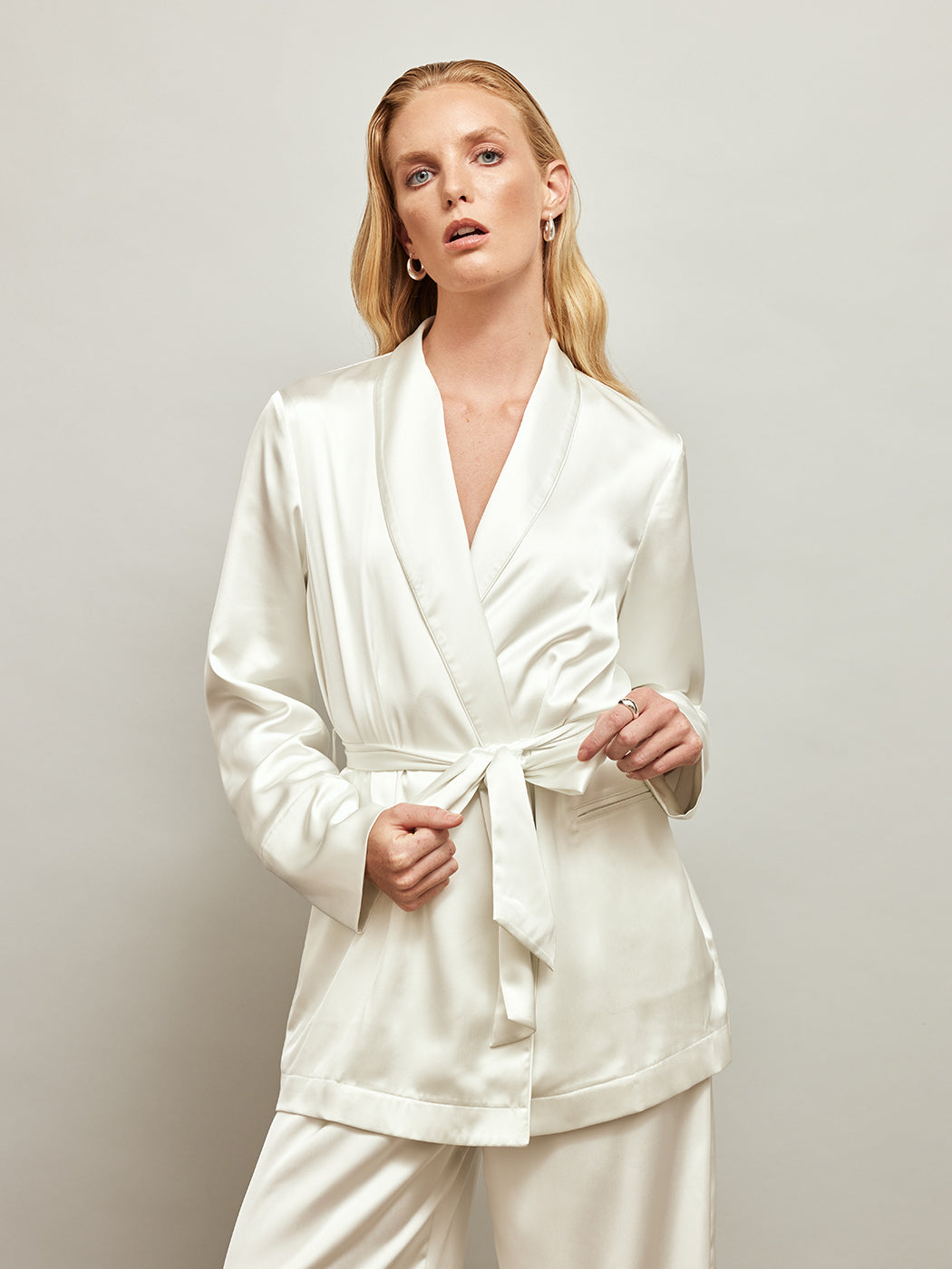 Carbon38 | Satin Smoking Jacket - Ivory