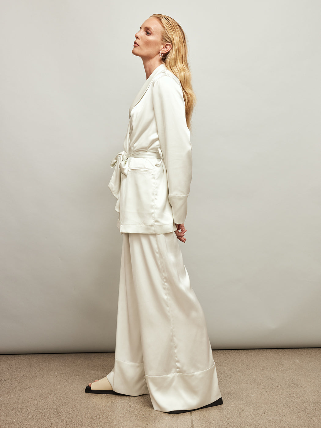 Carbon38 | Satin Smoking Jacket - Ivory