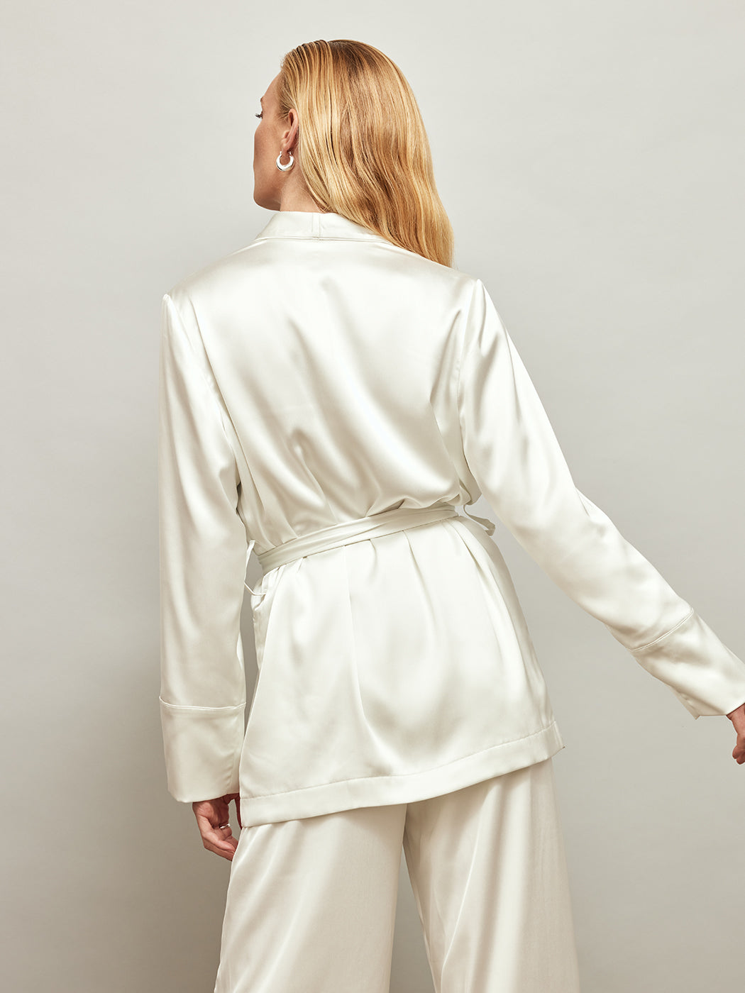 Carbon38 | Satin Smoking Jacket - Ivory
