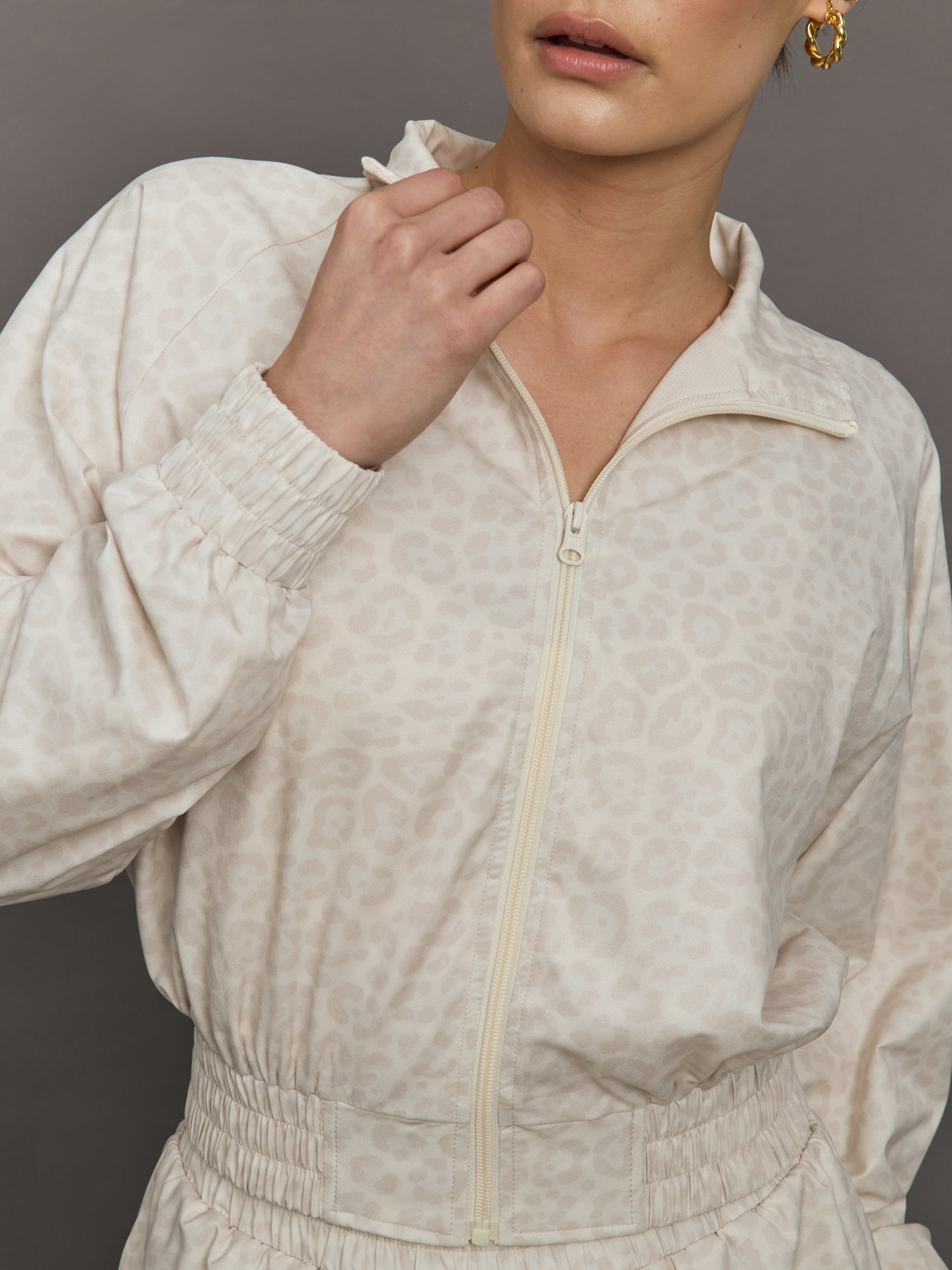 Carbon38 | Leopard Printed Windbreaker - Snow Leopard