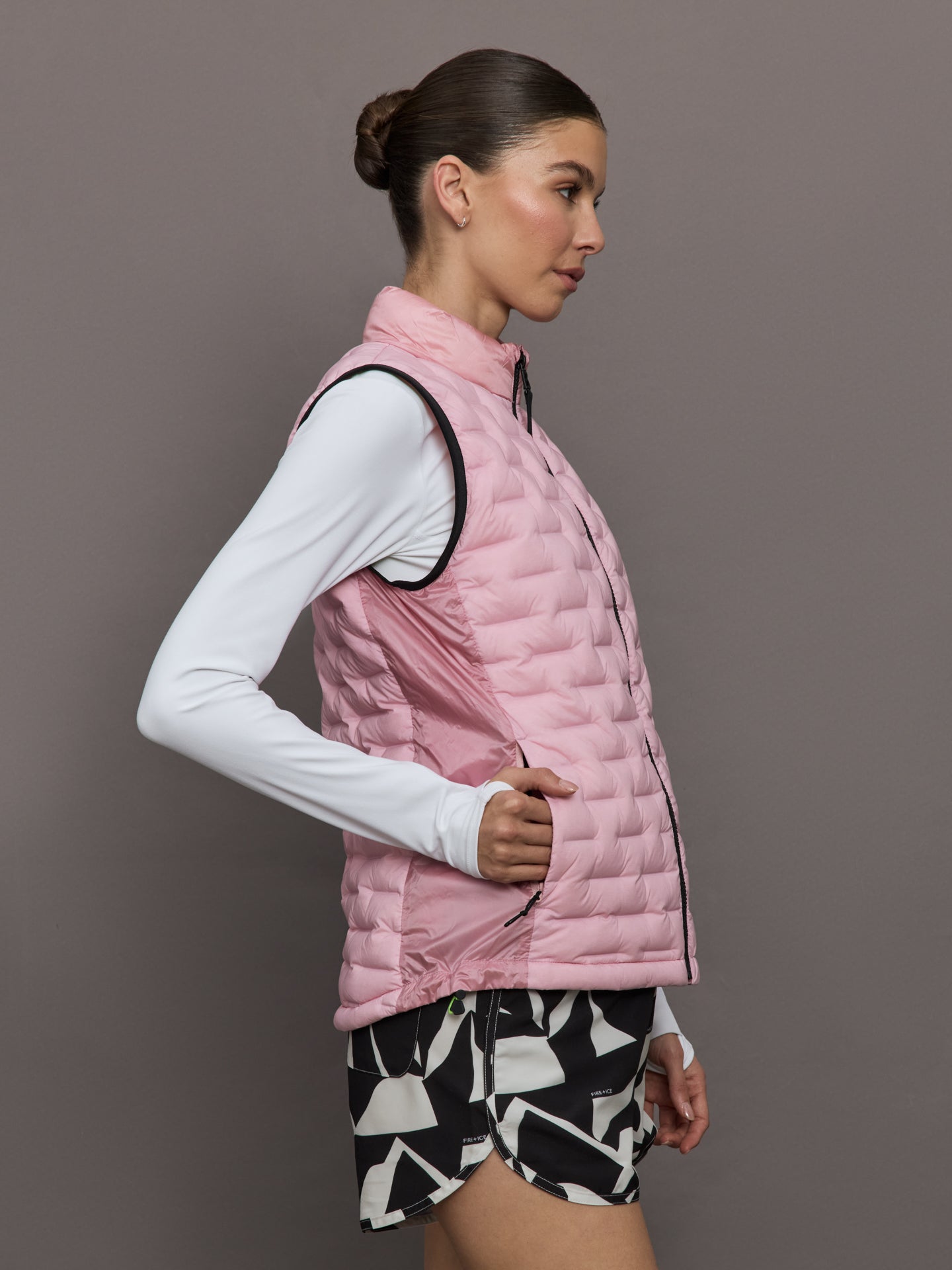 Carbon38 | Fenja Lightweight Vest - Cameo Pink
