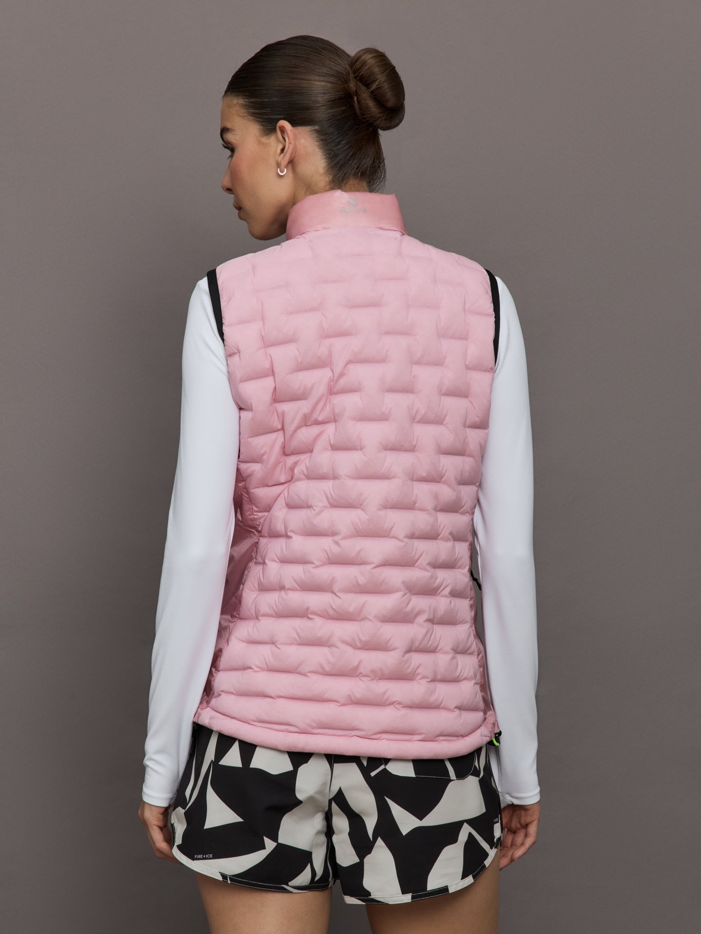 Carbon38 | Fenja Lightweight Vest - Cameo Pink
