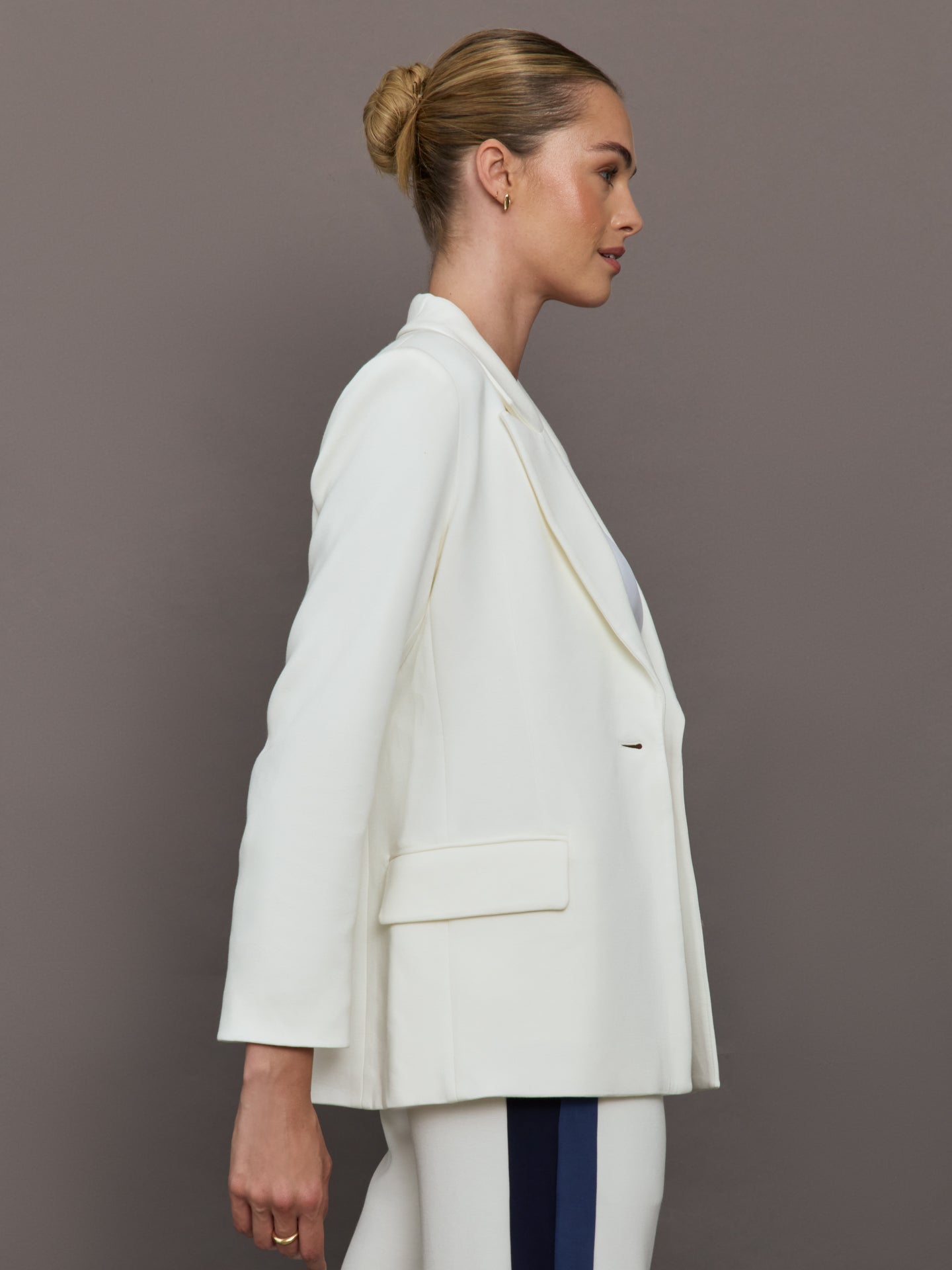 Carbon38 | Single Breasted Blazer in Scuba - Ivory