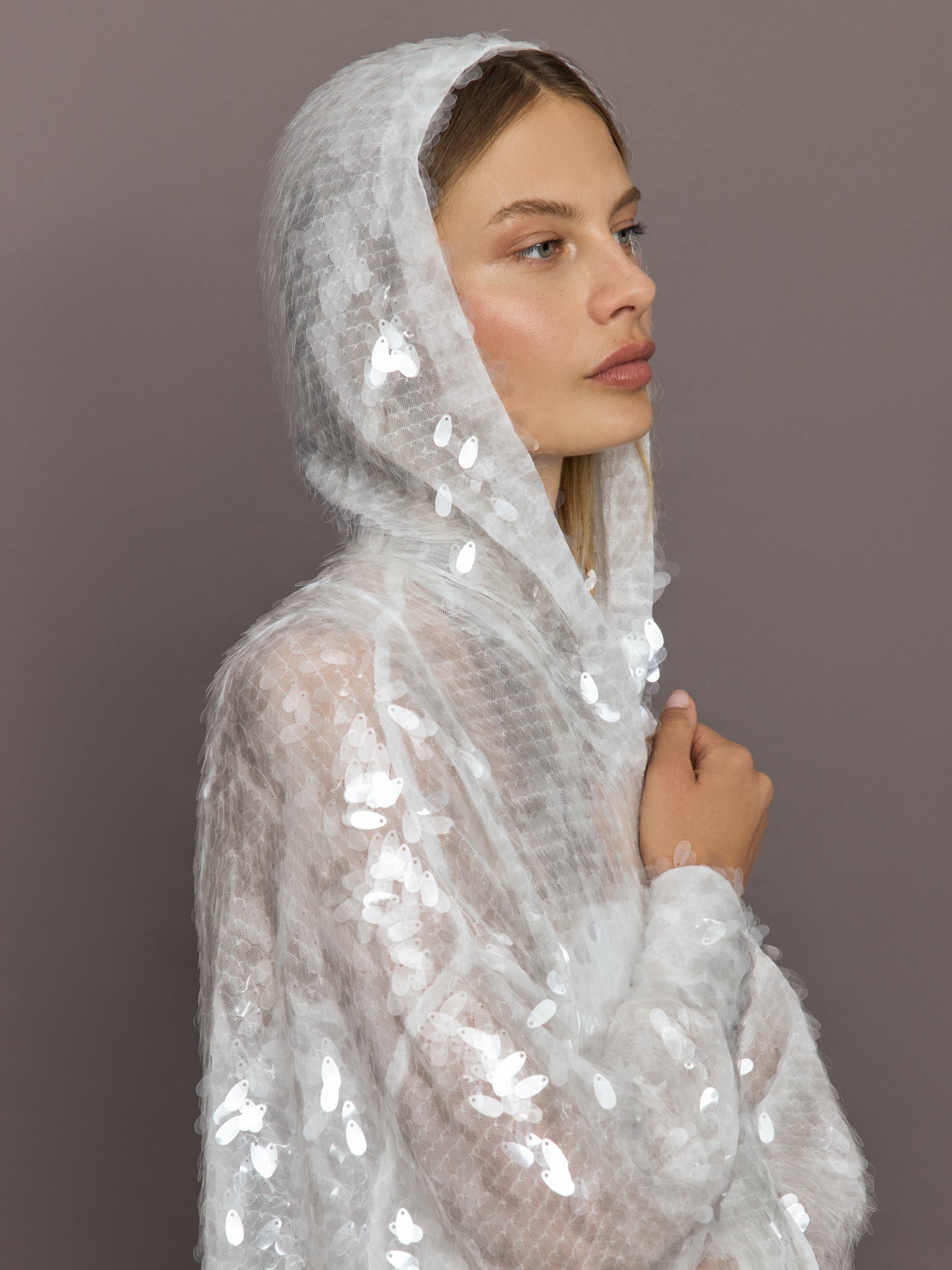 Carbon38 | Hooded Robe to Knee - Clear/White